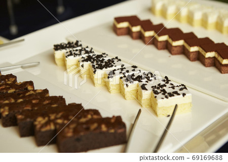 Sweets buffet brownie and rare cheesecake 69169688