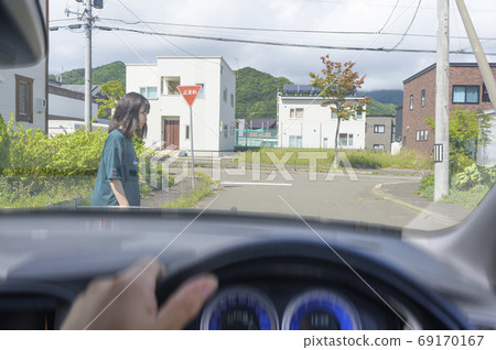 "Pedestrian jumping out" image 69170167