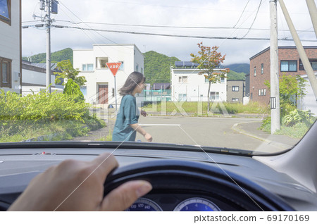 “行人跳出來”圖像 69170169