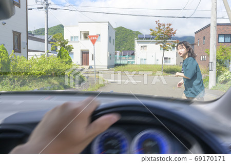 “行人跳出來”圖像 “行人跳出來”圖像 69170171