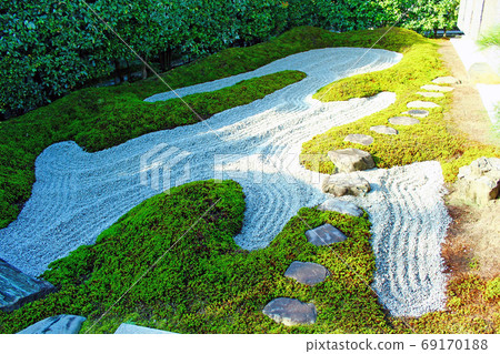 [京都]秋天的石頭導致通往大德寺的瑞鳳茶室 69170188