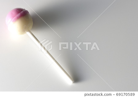 兩層的棒棒糖糖果射在白色背景上 兩層的棒棒糖糖果射在白色背景上 69170589