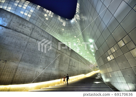 Stairs surrounded by large curves Stairs surrounded by large curves 69170636