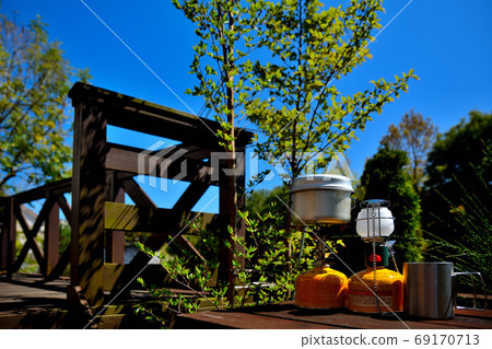 Image of solo camp under the blue sky, gas stove, gas lantern, kochel pot, mug (9) 69170713