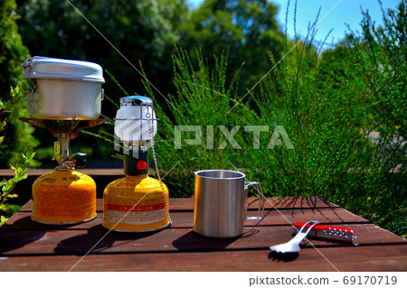 Image of solo camp under the blue sky, gas stove, gas lantern, kochel pot, mug, spoon (5) 69170719