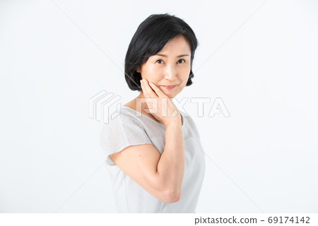Senior woman Senior woman 69174142