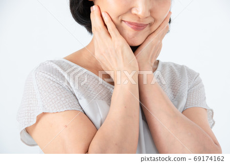 Senior woman 69174162