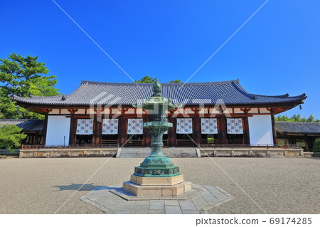 [奈良縣]法隆寺大禮堂在晴朗的天空下 69174285