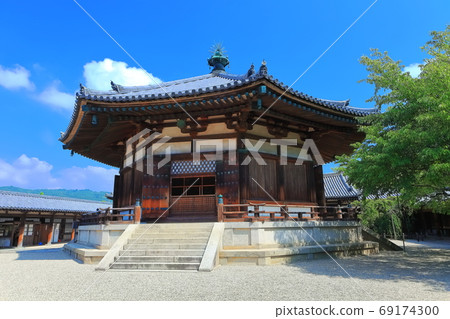 [Nara Prefecture] Yuryuden of Horyu-ji Temple under a clear sky 69174300