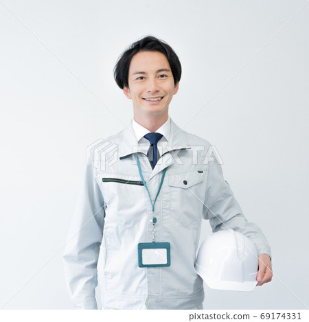 現場主任戴頭盔白色背景正方形的圖像 69174331