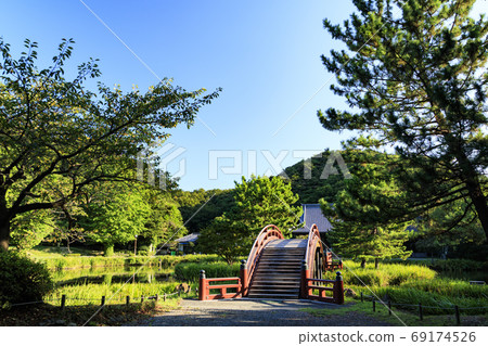 與持有鎌倉幕府的北條相關的著名寺廟的夏天 69174526