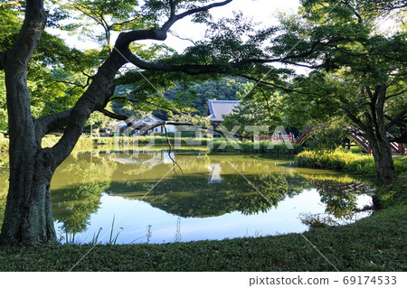 與持有鎌倉幕府的北條相關的著名寺廟的夏天 與持有鎌倉幕府的北條相關的著名寺廟的夏天 69174533