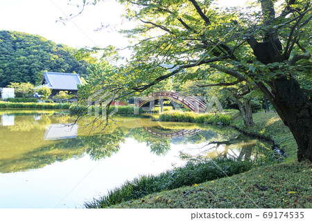 The summer of a famous temple associated with Hojo, who holds the Kamakura Shogunate The summer of a famous temple associated with Hojo, who holds the Kamakura Shogunate 69174535