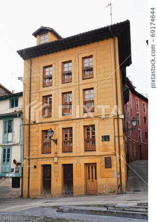 Plaza del Paraguas, Oviedo, Spain 69174644