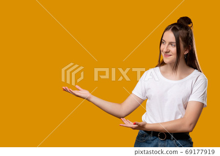 welcome gesture inviting sign happy woman - Stock Photo [69177919] - PIXTA