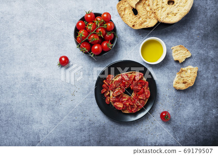 Friselle with tomato, oil and origano Friselle with tomato, oil and origano 69179507