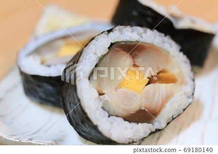Thick roll of mackerel 69180140