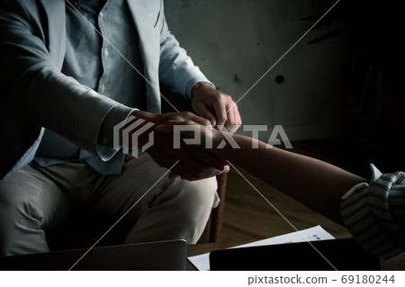 business people shaking hands 69180244