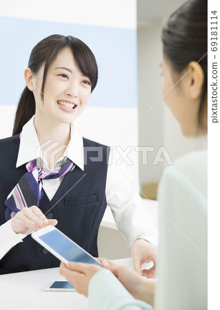 Mobile shop clerk to serve customers Mobile shop clerk to serve customers 69181114
