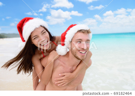 Christmas happy couple portrait on beach vacation 69182464