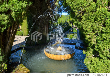 Alhambra Partal Garden (Granada, Andalusia, Spain) Alhambra Partal Garden (Granada, Andalusia, Spain) 69182661