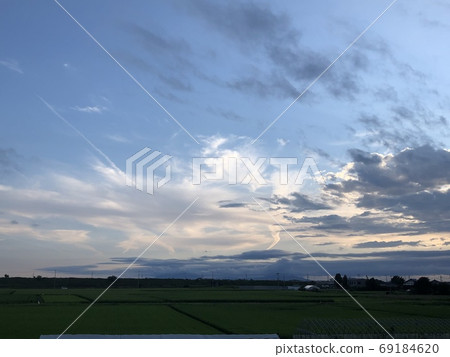 A new cloud and a new sky. 69184620