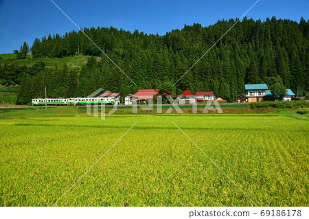 Oshi Village and Tadami Line, Kanayama Town, Fukushima Prefecture 69186178