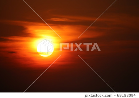 A sunset 69188094