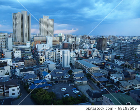 View of sky, clouds and high-rise apartments before the typhoon View of sky, clouds and high-rise apartments before the typhoon 69188609