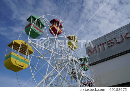 Japan's oldest Ferris wheel at Nagoya Sakae Mitsukoshi Japan's oldest Ferris wheel at Nagoya Sakae Mitsukoshi 69188675