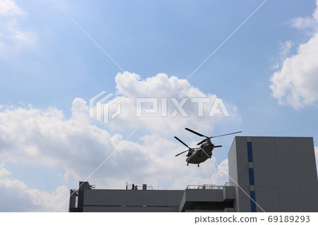 自衛隊直升飛機降落到醫院 自衛隊直升飛機降落到醫院 69189293
