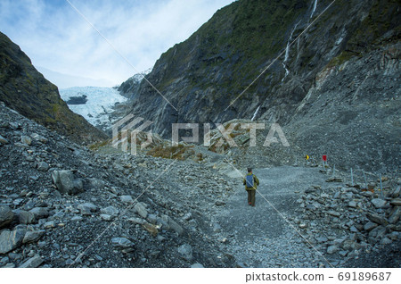活躍的老人在新西蘭南島韋斯特蘭國家公園旅行弗朗茲·約瑟夫冰川 69189687