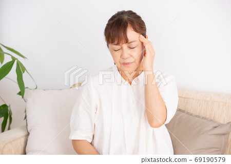 Senior female physical condition 69190579