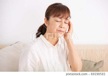 Senior female physical condition Senior female physical condition 69190581