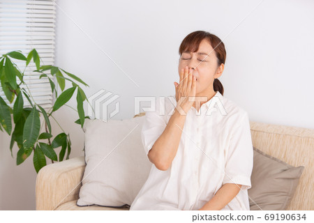 Senior female physical condition 69190634