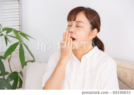 Senior female physical condition 69190635