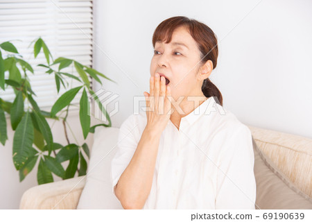 Senior female physical condition 69190639