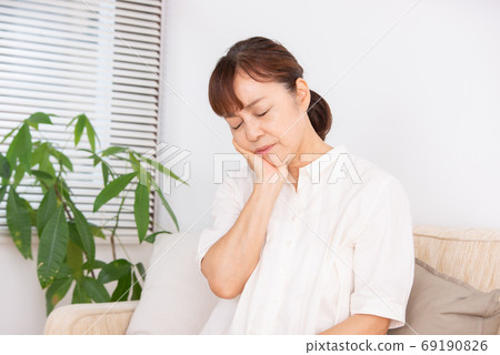 Senior female physical condition Senior female physical condition 69190826