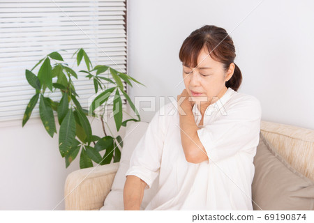 Senior female physical condition Senior female physical condition 69190874