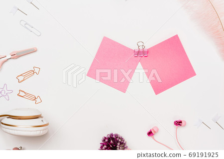 Note paper sheet sticker on teenage girl workspace 69191925