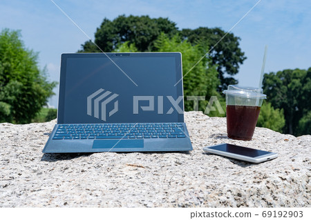 PC work slowly in the park PC work slowly in the park 69192903