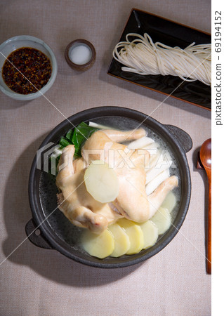 Samgyetang 69194152