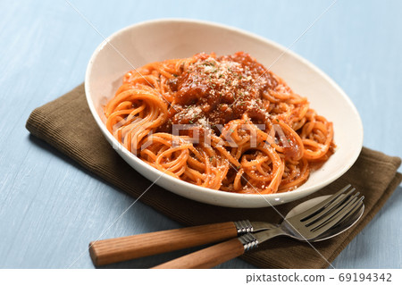 Bolognese meat sauce spaghetti 69194342
