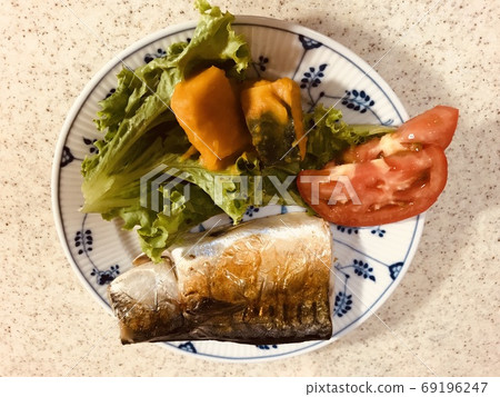與鹽的烤鯖魚 69196247