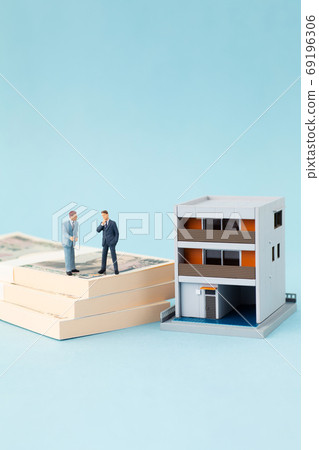 Residential model and businessman 69196306