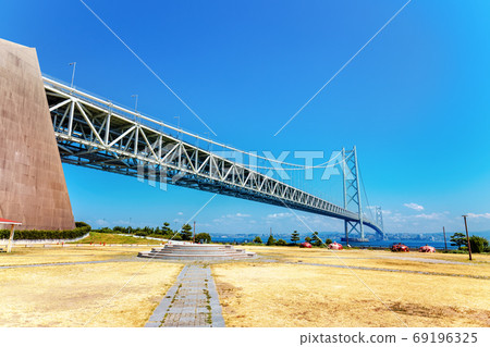 Akashi Kaikyo Bridge (August summer morning) 69196325