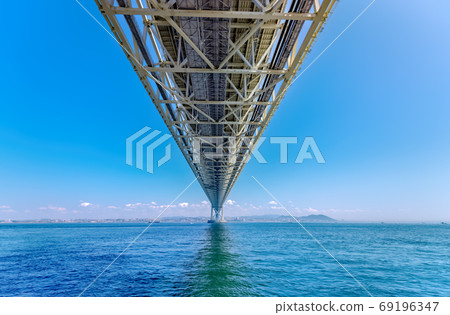 Akashi Kaikyo Bridge (August summer morning) Akashi Kaikyo Bridge (August summer morning) 69196347