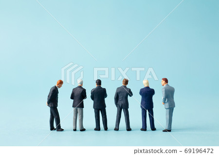 後視圖的六個商人 後視圖的六個商人 69196472