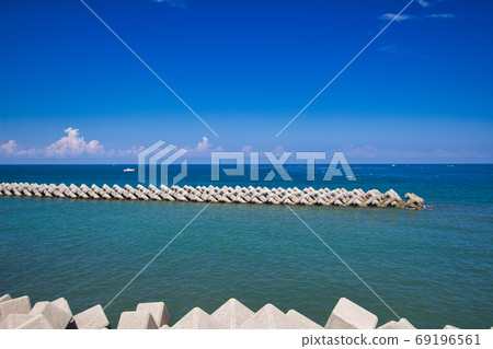 Summer to see clouds over Toyama Bay 69196561