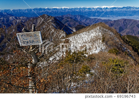 The ridgeline to the Mt. 69196743